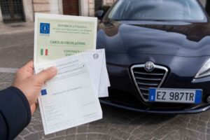 Komplet dokumentów samochodu z Włoch